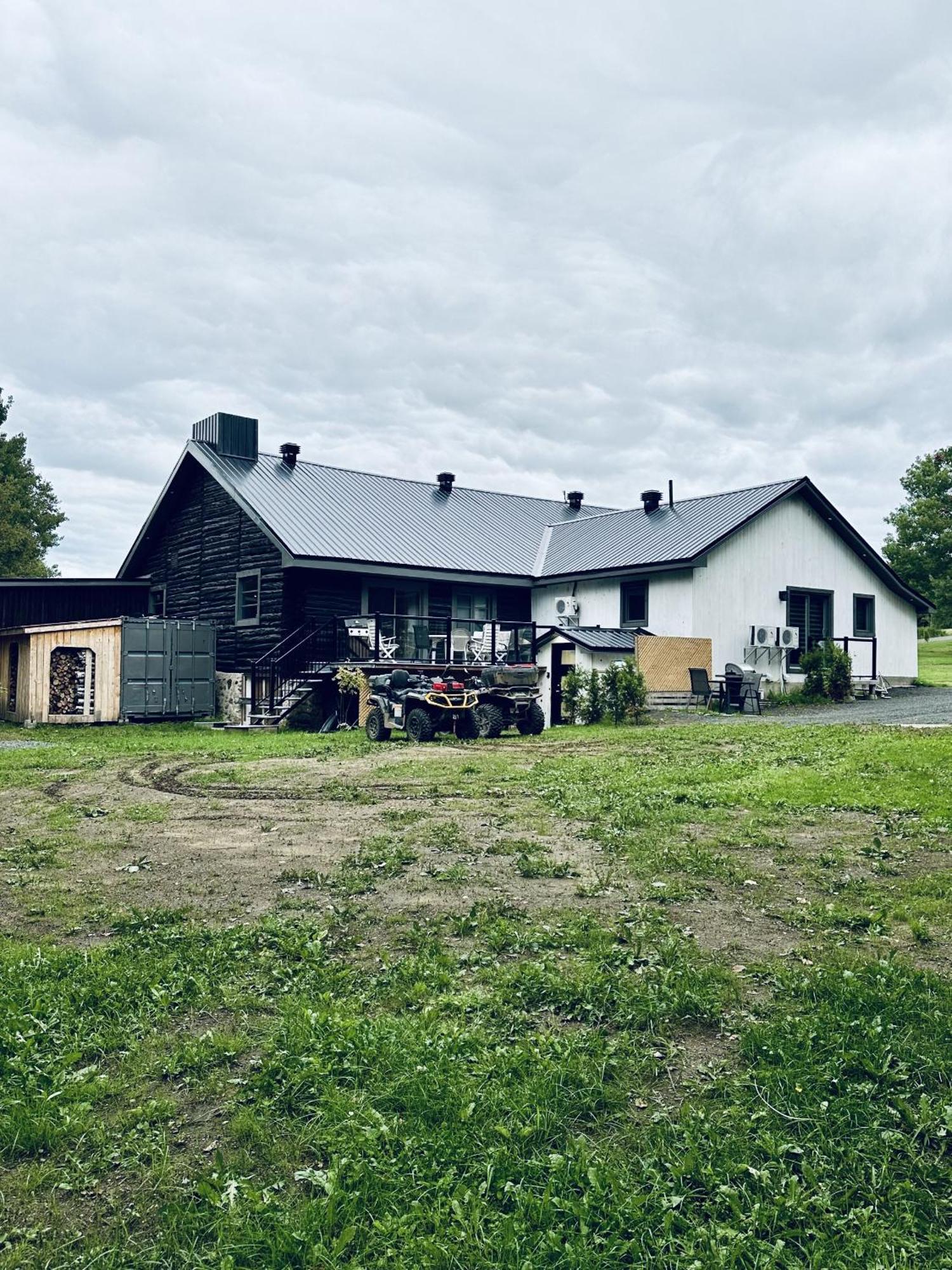 Hebergement Du Grenier 2 0 Notre-Dame-des-Monts Exterior photo